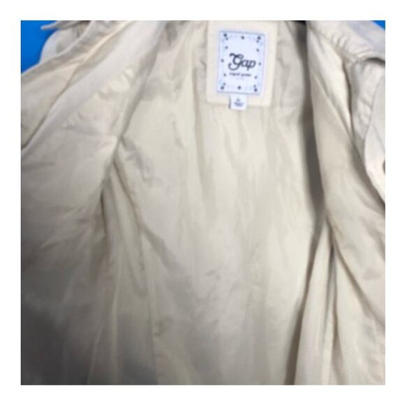 GAP Original Vintage Trench Coat JR Large Cream Ruffle Hem Belted Timeless Style - Picture 10 of 16